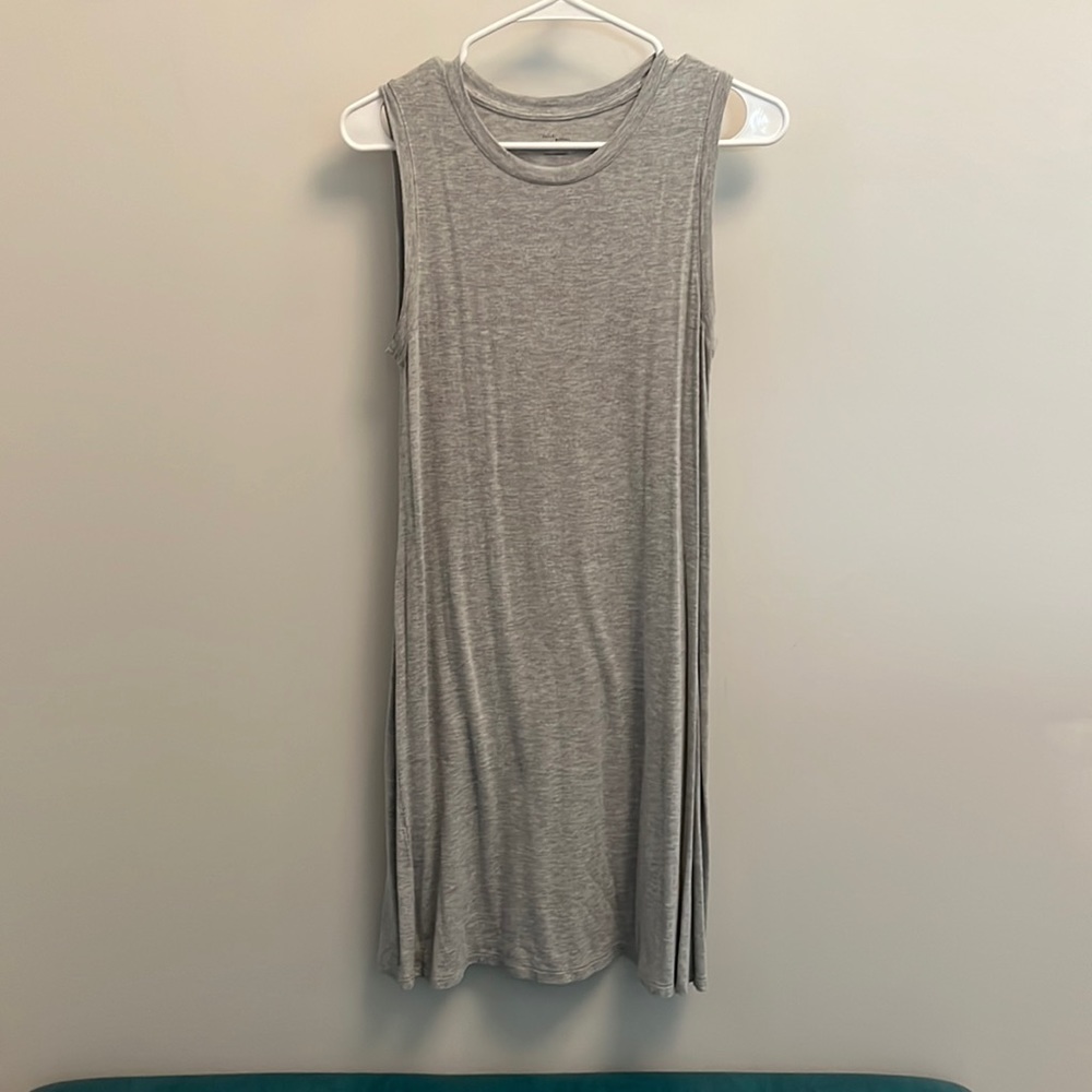 Gray sleeveless t-shirt dress